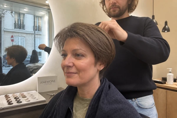Coupe dégradé femme visage rond Paris 14