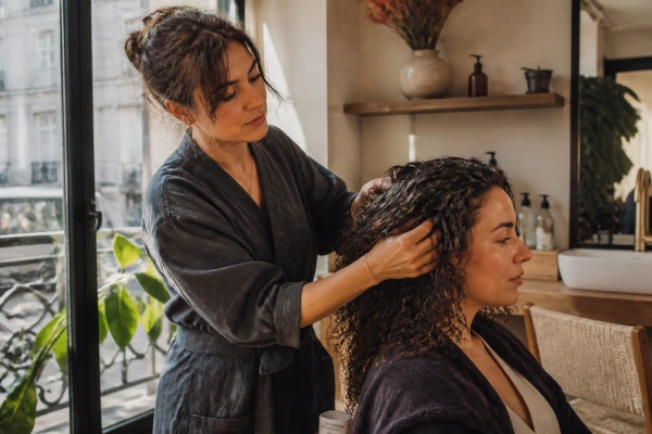Soin hydratant cheveux bouclés déshydratés Malakoff