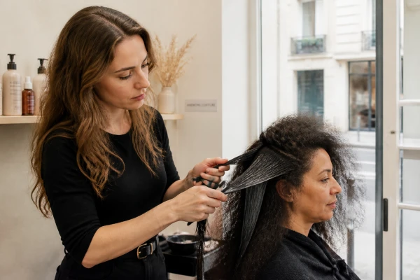 Soin kératine cheveux très frisés Issy-les-Moulineaux
